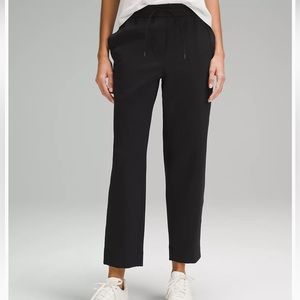 Tapered-Leg Mid-Rise Pant 7/8 Length
Luxtreme